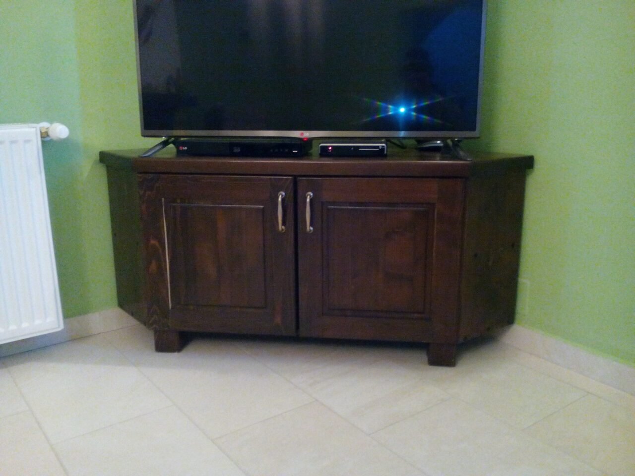 Comodă TV din lemn băițuit închis